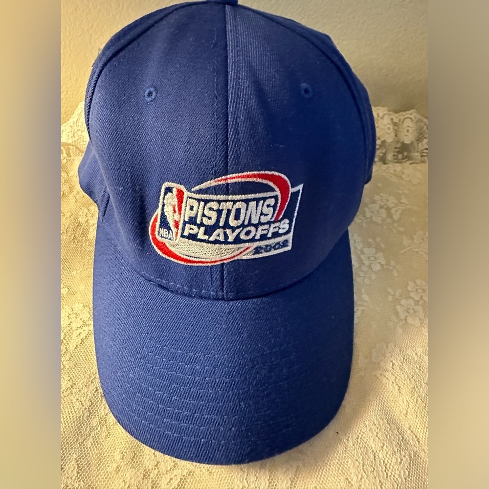 Detroit Pistons Playoff 2002 Cap size L/XL